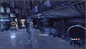 Start off on the balcony south-east of the Trophy #1 - Catwoman trophies | Museum - Museum - Batman: Arkham City Game Guide