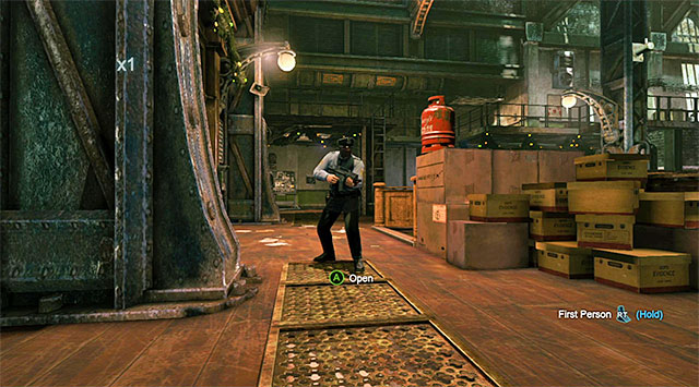 You can hide in the tunnels and attack the policemen by surprise - Access the GCPD servers - bullpen | Main storyline - Main storyline - Batman: Arkham Origins Game Guide