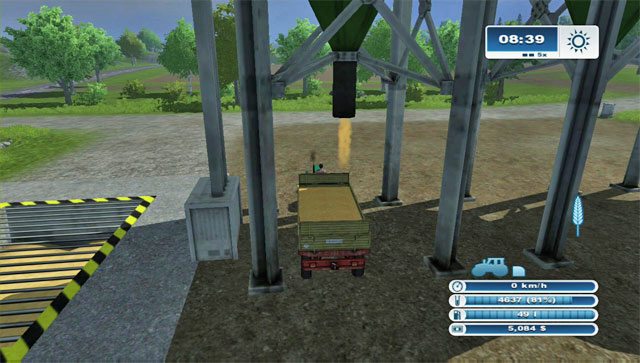Unloading a silo onto the trailer. - Selling crops for the first time | The basics - The basics - Farming Simulator 2013 Game Guide