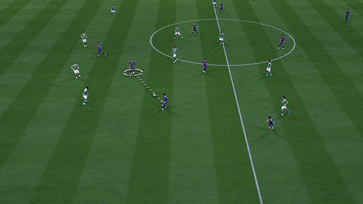 While playing the ball in FIFA 20 you cannot stop in one place and wait for further developments - FIFA 20: Moving around the pitch - FIFA 20: Basics - FIFA 20 Guide