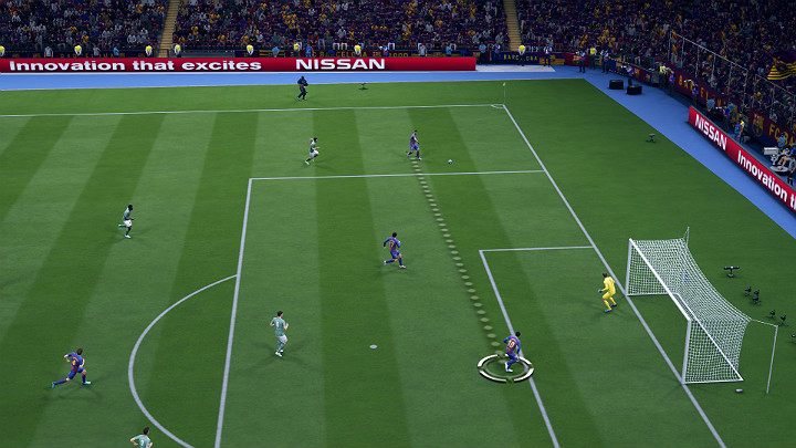 A cross from the side of the pitch is always a lottery, especially if there are a lot of defenders in the goal area - FIFA 20: Correct concluding of the action - FIFA 20: Offensive plays - FIFA 20 Guide