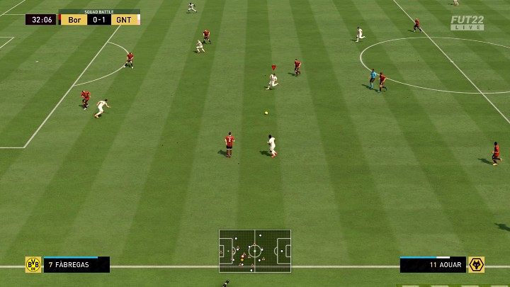 Preparing a positional attack in FIFA 22 requires a lot of patience, accuracy and many short passes in a small area - FIFA 22: Positional attack and counter - Basics - FIFA 22 Guide