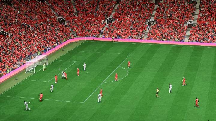 In many situations, the classic overhead cross is the best solution to play the ball into the penalty area to the attackers running in - FIFA 23: Beginners guide - FIFA 23: Basics - FIFA 23 Guide