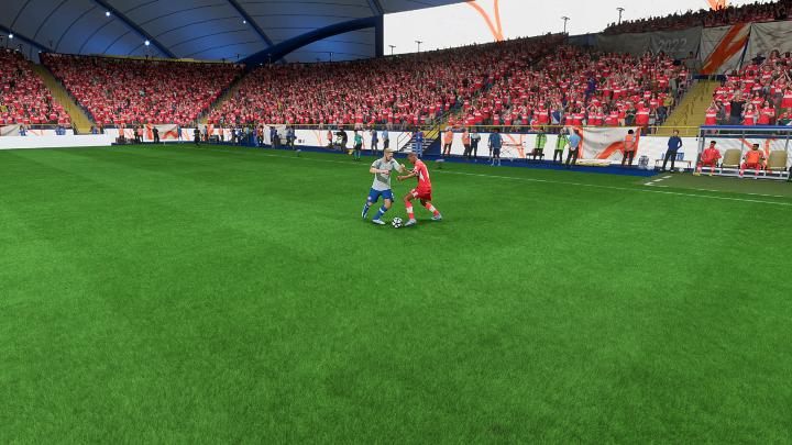 When trying to recover the ball, it is best to use the classic pickup (X / A or O / B) to avoid a foul - FIFA 23: Beginners guide - FIFA 23: Basics - FIFA 23 Guide