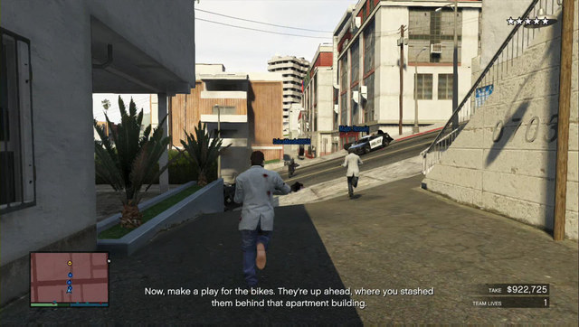 Escape along side alleys and take the motorcycles - GTA Online: Heist 5: Pacific Standard - Heists (DLC) - GTA 5 Guide