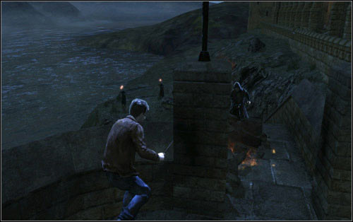 In the last part of the battle of Hogwarts, you will be back into Harry's skin - Walkthrough - The Battle of Hogwarts - Harry Potter and the Deathly Hallows Part 2 - Game Guide and Walkthrough