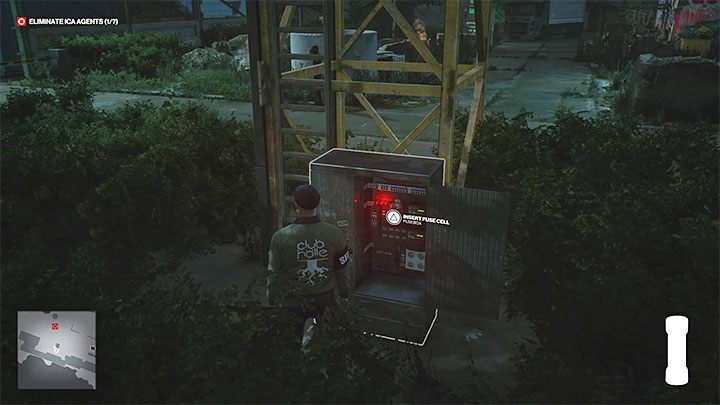 Bring the fuse cell to the crane and place it in its base - Hitman 3: Assassination of Agent Thames (The Professional) - Berlin, walkthrough - Apex Predator - Berlin - Hitman 3 Guide