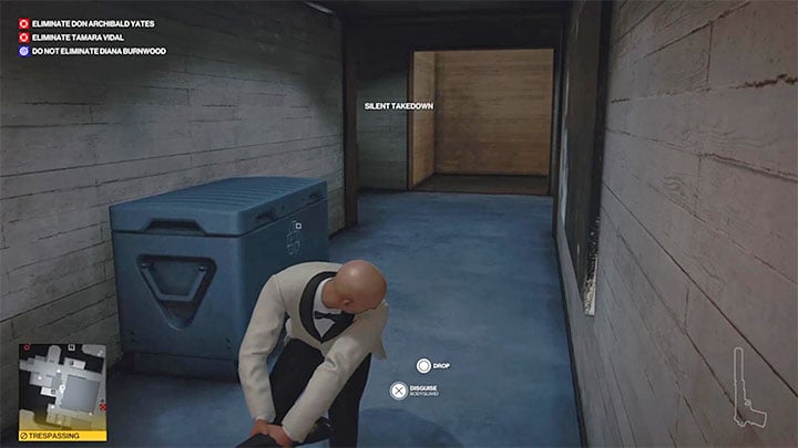 After the guard appears, attack him from behind, stun him and hide his body in the blue container - Hitman 3: Surveillance cameras - where to sabotage it? - The Farewell - Mendoza - Hitman 3 Guide