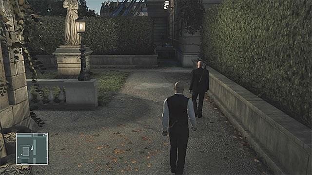 You can attack one of the guards in the northern section of the gardens. - Disguises and important items | Paris: The Showstopper - Paris: The Showstopper - Hitman Game Guide