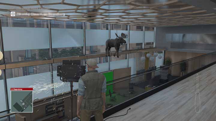 Damaging the lamp allows you to kill Strandberg with the electricity. - Murdering Claus Hugo Strandberg | Marrakesh - Marrakesh: A Gilded Cage - Hitman Game Guide