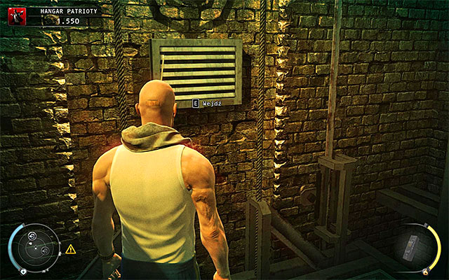 Enter the unguarded room, climb down and use the ventilation shaft shown on the above screen - Patriots Hangar - Using a keycard | 13: Fight Night - 13: Fight Night - Hitman: Absolution Game Guide