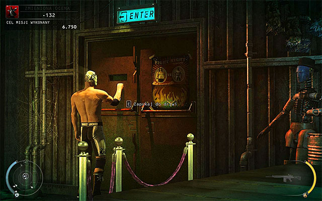 Now return to the starting place and approach the right door shown on the above screen - Patriots Hangar - Using Patriots clothes | 13: Fight Night - 13: Fight Night - Hitman: Absolution Game Guide