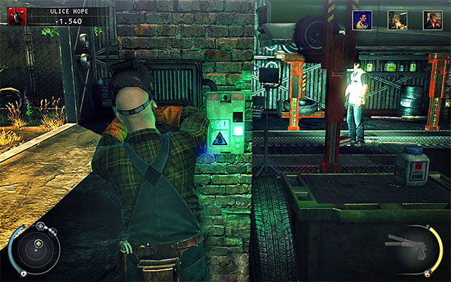 But thats not all, because you must also encourage LeBlond to stop under the car on the lift and in order to do this it is best to use throwable items - Streets of Hope - Murdering Gavin LeBlond | 9: Shaving Lenny - 9: Shaving Lenny - Hitman: Absolution Game Guide