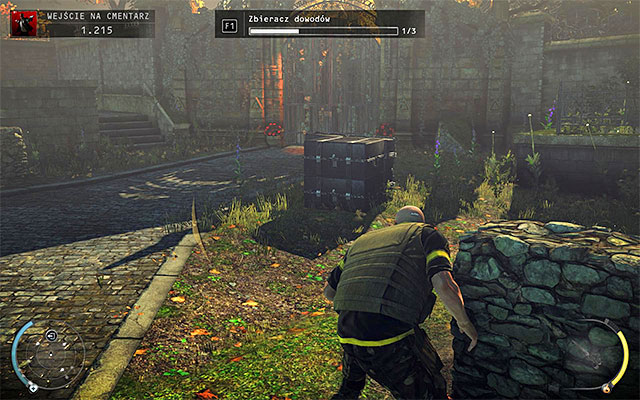 Your current target is shown on the above screen and even on lower difficulty levels you have to expect here at least two guards - Cemetery Entrance | 20: Absolution - 20: Absolution - Hitman: Absolution Game Guide