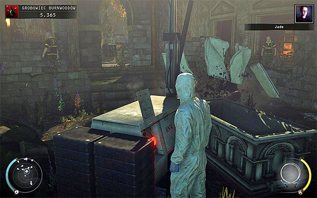 Wait until Jade stops under the crane and press the button shown on the above screen, thus crushing her with a heavy cargo - Burnwood Family Tomb - Eliminating Jade | 20: Absolution - 20: Absolution - Hitman: Absolution Game Guide