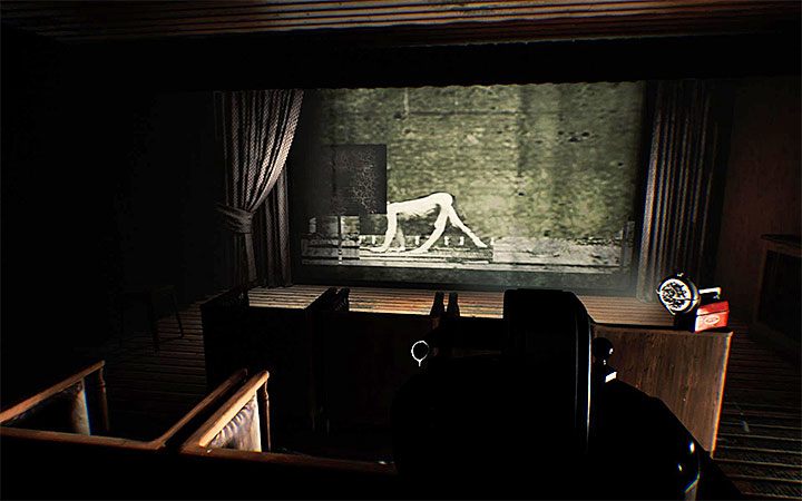 Find the frame with a rectangle - Escape and projector | Layers of Fear 2 walkthrough - Act 2 - The Hunt - Layers of Fear 2 Guide