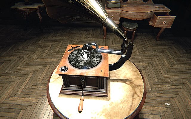Take the vinyl into your hands and place it on the gramophone - Episode 2: Painting - Walkthrough - Layers of Fear - Game Guide and Walkthrough