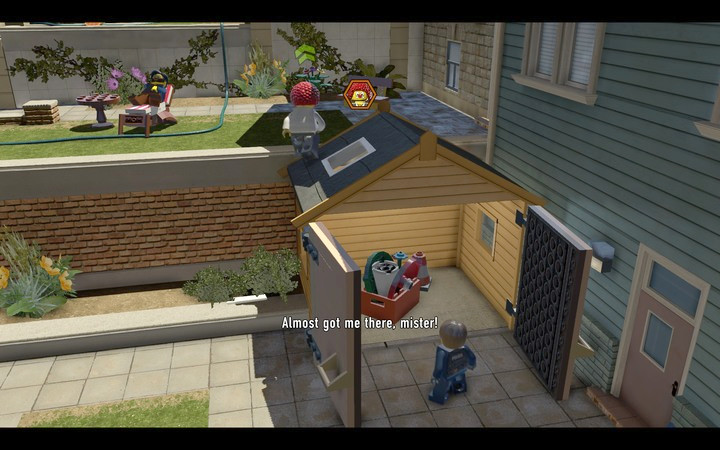 Pull the box out of the garage and place it on the flat green block on the left - The bank robbery | Chapter 1 - Chapter 1 - LEGO City: Undercover Game Guide