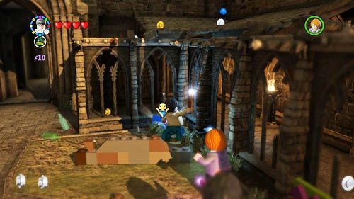 You need to get three shields and put them on the wall - Harry Potter Years 5-7: Tokens - Hogwarts, part 3 - Tokens - LEGO Harry Potter Years 5-7 Guide