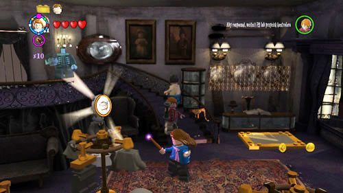 There is a table on the street - Harry Potter Years 5-7: Tokens - London, part 1 - Tokens - LEGO Harry Potter Years 5-7 Guide