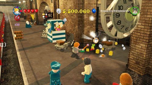 Go behind the kiosk and you will find a yellow item on the ceiling - Harry Potter Years 5-7: Tokens - London, part 2 - Tokens - LEGO Harry Potter Years 5-7 Guide