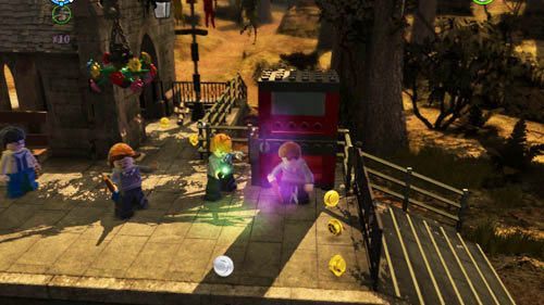 To save a student in this location, we must use the pink platform to get the silver pig, which we destroy with RD - Harry Potter Years 5-7: Students in Peril, part 1 - Other collectibles - LEGO Harry Potter Years 5-7 Guide