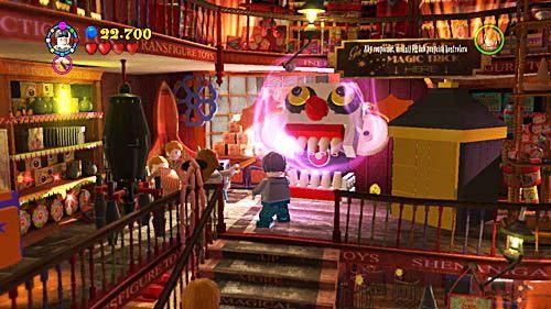 Switch to Ron and approach the chest with pranks, press K key - Harry Potter Years 5-7: Out of Retirement - Year 6 - LEGO Harry Potter Years 5-7 Guide