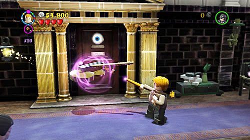 After that, lift the violin by using the WL spell and play the melody that puts the guard to sleep - Harry Potter Years 5-7: Magic is Might - Year 7 - LEGO Harry Potter Years 5-7 Guide