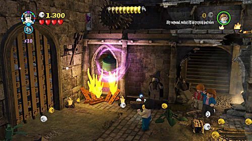 The battle for the castle continues, and we find ourselves in the courtyard - Harry Potter Years 5-7: Snapes Tears - Year 7 - LEGO Harry Potter Years 5-7 Guide