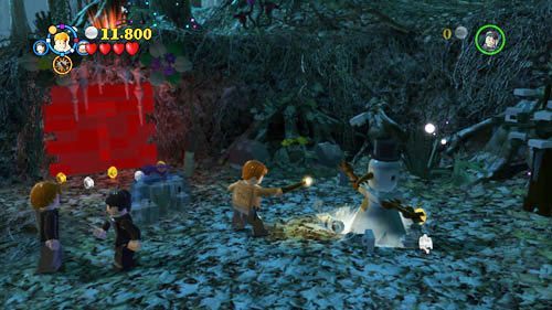 You get Ron (underwear) token by taking the snowman out of the snow - we find it on the right - Harry Potter Years 5-7: Sword and Locket - secrets, collectibles - Year 7 - LEGO Harry Potter Years 5-7 Guide