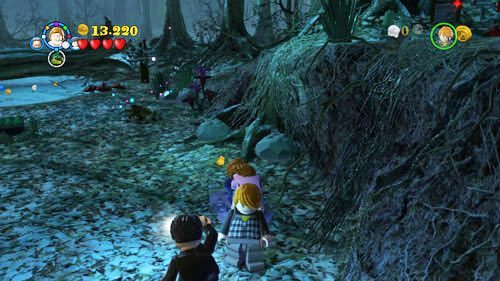 A pink platform is on the right - Harry Potter Years 5-7: Sword and Locket - secrets, collectibles - Year 7 - LEGO Harry Potter Years 5-7 Guide