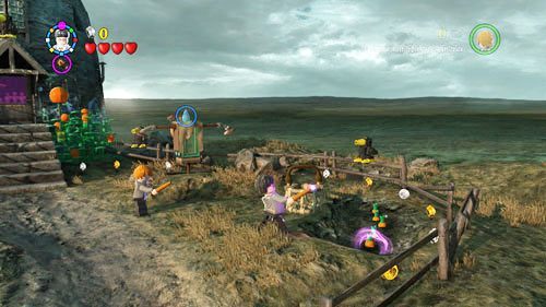 You get the next crest part by putting five carrots in the basket - you get the carrots from the ground in front of the entrance to the house - Harry Potter Years 5-7: Lovegoods Lunacy - secrets, collectibles - Year 7 - LEGO Harry Potter Years 5-7 Guide