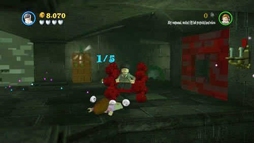 On the right, we find a wall made out of red bricks - Harry Potter Years 5-7: DOBBY - secrets, collectibles - Year 7 - LEGO Harry Potter Years 5-7 Guide