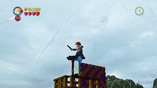 The first part is in the playground - we need to dig out of the orange box from the sandbox and climb to the top with a member of the Weasley family - Harry Potter Years 5-7: Dark Times - secrets, collectibles - Year 5 - LEGO Harry Potter Years 5-7 Guide