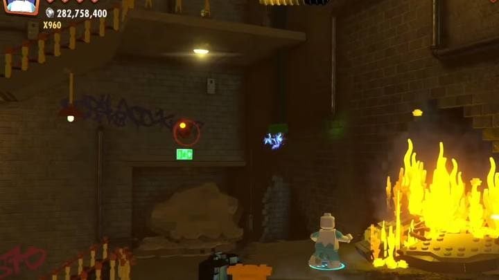 Minikit #7 and #8. - Minikits in level 4 (Elastigirl On The Case) in LEGO The Incredibles - Location of all minikits - LEGO The Incredibles Game Guide