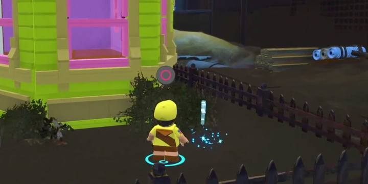 Russell can also help you with other clues on the map. - Red bricks (Super builds) - Maps of challenges and golden bricks - LEGO The Incredibles Game Guide