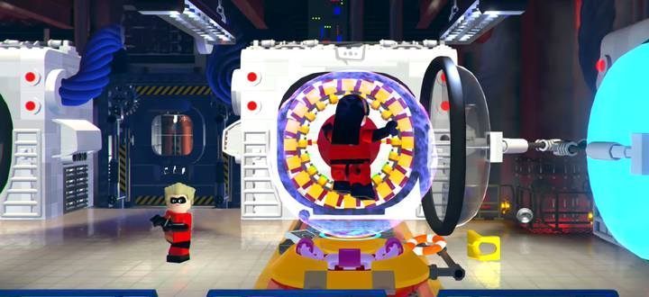 Start your adventure on the ship by destroying objects on the right side of the room - Screenslaver Showdown - Level 6 in LEGO The Incredibles Walkthrough - Walkthrough - LEGO The Incredibles Game Guide