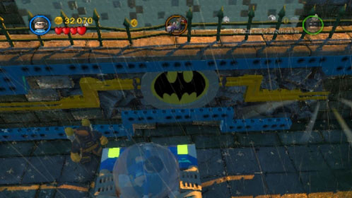 Use Robins trackball to get on the local platform and start moving batmans platform to the right (picture) - Arkham Asylum Antics | Walkthrough - Walkthrough - LEGO Batman 2: DC Super Heroes Game Guide & Walkthrough