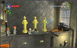 Lee Jordan: In the upper part of the room, passing by the Transfiguration Classroom, use magic on the three gold statues - LEGO Harry Potter Years 1-4: Hogwarts Bonuses - Walkthrough - Secrets and Collectibles - LEGO Harry Potter Years 1-4 Guide & Walkthrough