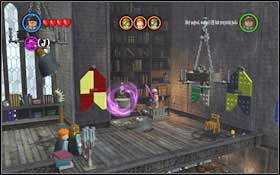 Before you raise the second weight, cast a spell on the painting - place the claws which will come out on the hand, which will support the weight Wingardium Leviosa - LEGO Harry Potter Years 1-4: Year 1 Part 1 - Walkthrough - Walkthrough - LEGO Harry Potter Years 1-4 Guide & Walkthrough