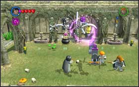 You will arrive at a small square, where you will have to prepare a Strengthening Potion and completing the pieces of a mechanism which you will use to destroy the gate - LEGO Harry Potter Years 1-4: Year 1 Part 1 - Walkthrough - Walkthrough - LEGO Harry Potter Years 1-4 Guide & Walkthrough