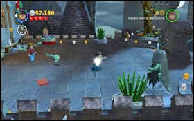 Use the planks blocking the passage with the character on the right and create a passage for the other one - go through the door - LEGO Harry Potter Years 1-4: Year 3 Part 2 - Walkthrough - Walkthrough - LEGO Harry Potter Years 1-4 Guide & Walkthrough