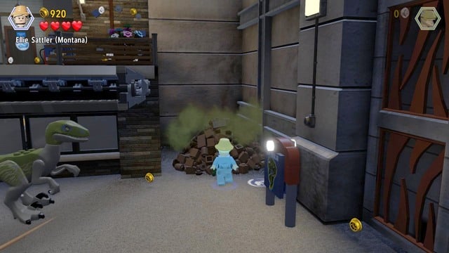 Minikit #9 - Main Street Showdown | Jurassic World - secrets - Jurassic World - secrets (missions) - LEGO Jurassic World Game Guide & Walkthrough