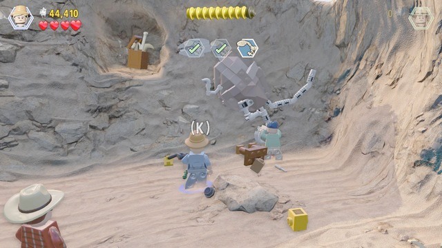 As Alan, approach the dinosaur skeleton and smash the brown object nearby - Prologue | Jurassic Park - walkthrough - Jurassic Park - walkthrough - LEGO Jurassic World Game Guide & Walkthrough