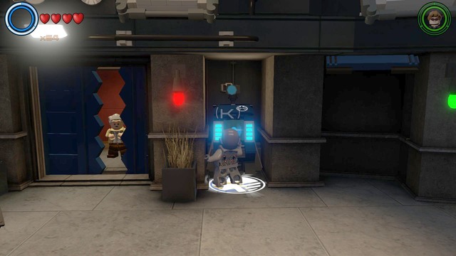 Stan Lee is imprisoned in the elevator in the middle of the location - Stan Lee / Races - S.H.I.E.L.D. Base - secrets - LEGO Marvels Avengers - Game Guide and Walkthrough