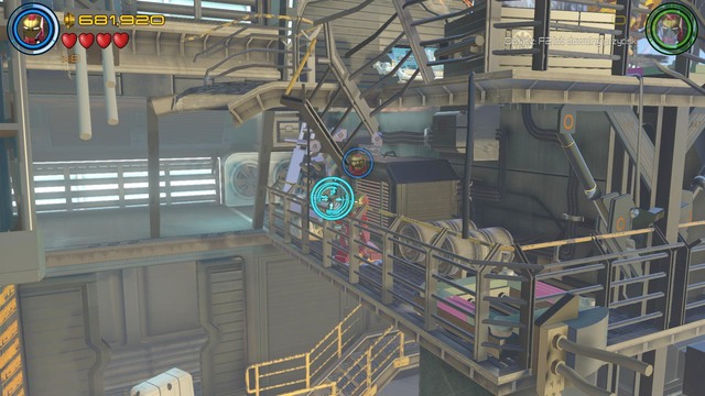 On the other side you will find a blocked passage and Stan Lee imprisoned behind silver pipes - Stan Lee / Red brick - Helicarrier Havoc - secrets - LEGO Marvels Avengers - Game Guide and Walkthrough