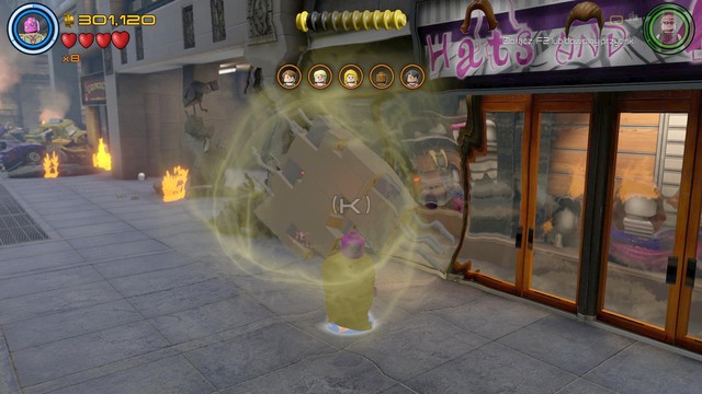 Fly down after the conversation with collector - Stan Lee / Red brick - Avengers Assemble - secrets - LEGO Marvels Avengers - Game Guide and Walkthrough