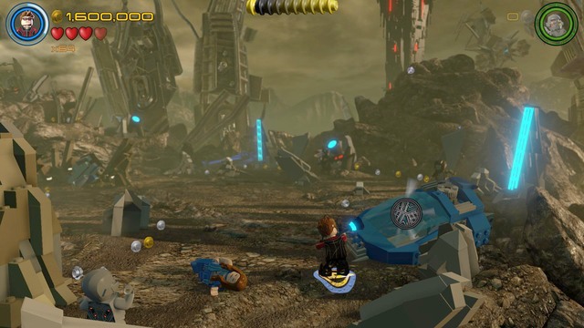 Walk towards the container shown on the picture during the battle with the boss and break the glass cover by using Hawkeye - Characters - Lost in the Aether - secrets - LEGO Marvels Avengers - Game Guide and Walkthrough