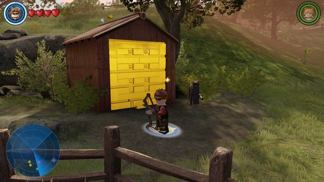 On the left side from the barn you will find a small room - Golden bricks - Bartons Farm - secrets - LEGO Marvels Avengers - Game Guide and Walkthrough