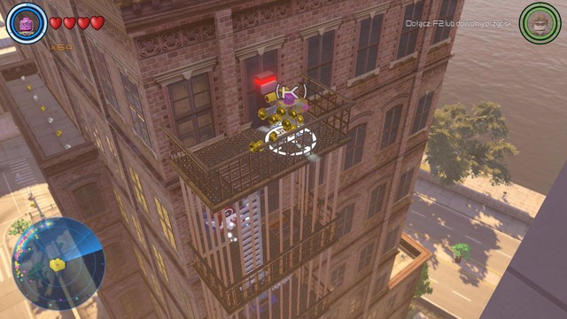 In the eastern part of Little Italy you will find a building with balconies shown on the picture - Golden bricks - North Manhattan - secrets - LEGO Marvels Avengers - Game Guide and Walkthrough